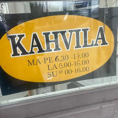 Next To The Railway Station アパート