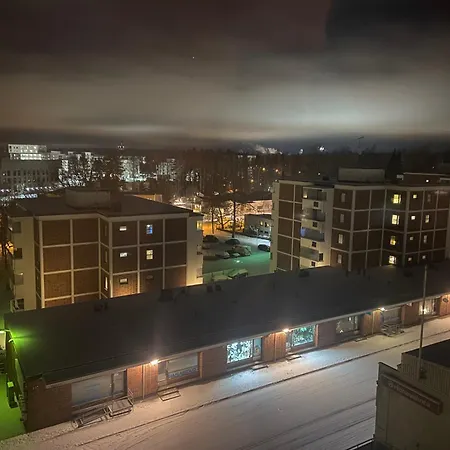 Next To The Railway Station アパート